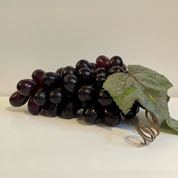 ‘BLACK GRAPE 2 Leaves BUNCH PLASTIC LIFELIKE FAKE FOOD FAUX FRUIT HOME DECOR 8” - Picture 2 of 5